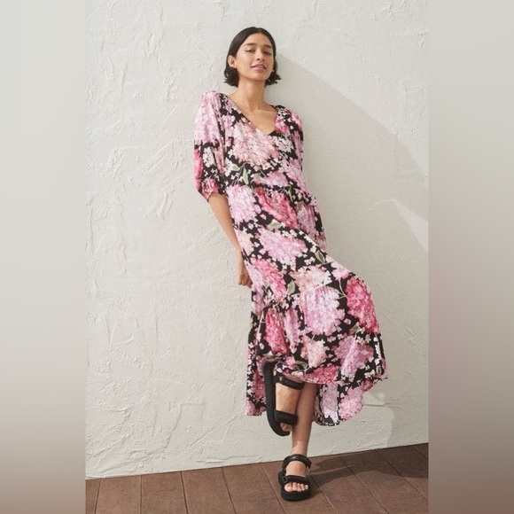 H&M Dresses & Skirts - H&M floral midi dress